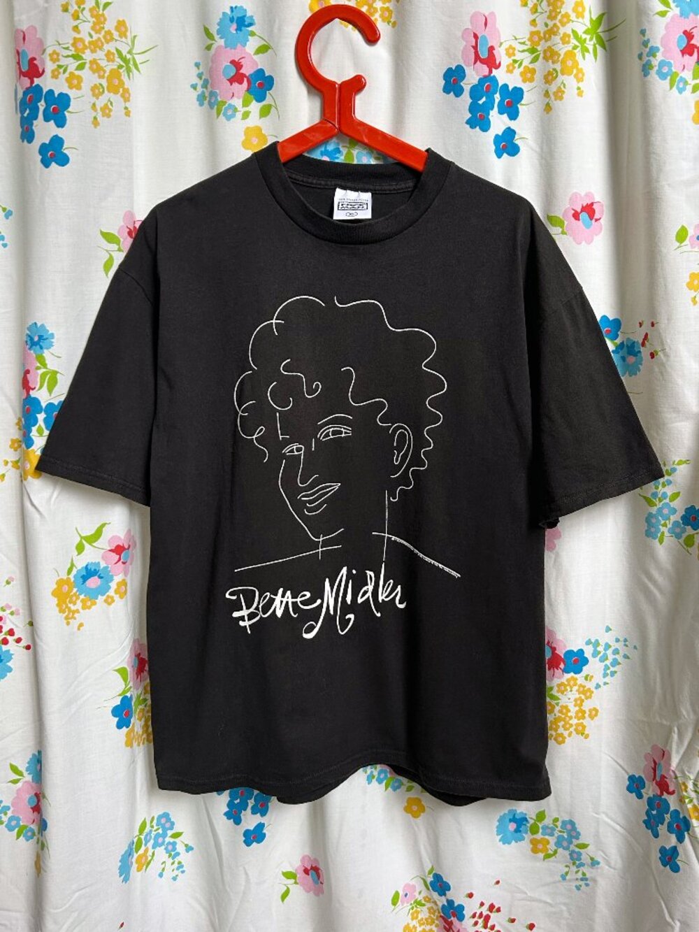 90s vintage Bette Midler 1993 Concert T-shirt Experience The Divine Tour Music